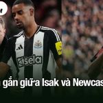 Hàn gắn giữa Isak và Newcastle