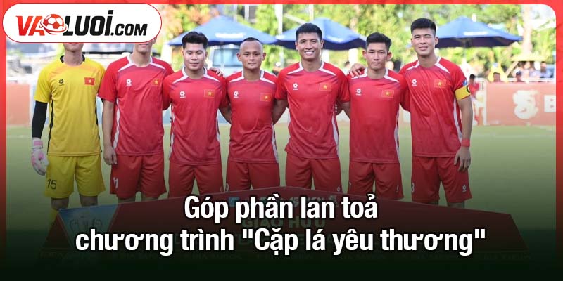 Quả bóng vàng Việt Nam thử sức trên sân 7 Góp phần lan toả chương trình "Cặp lá yêu thương"