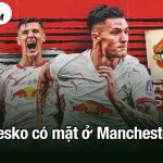 Sesko có mặt ở Manchester